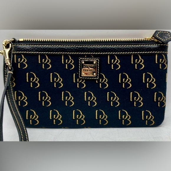 EUC Dooney & Bourke Grooved Leather Top Zip Wristlet Clutch Black Gold Monogram - Picture 2 of 7